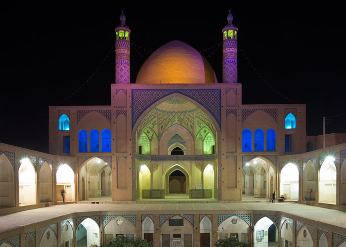 Agha Bozorg Moschee bei Nacht