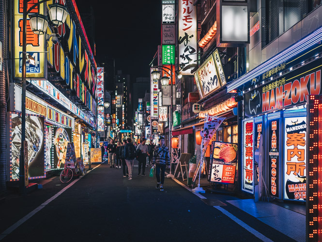 Neonlichter in Kabukichō