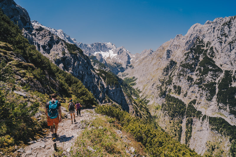 Wandern bei Garmisch-Partenkirchen: Höllentalklamm und Hupfleitenjoch