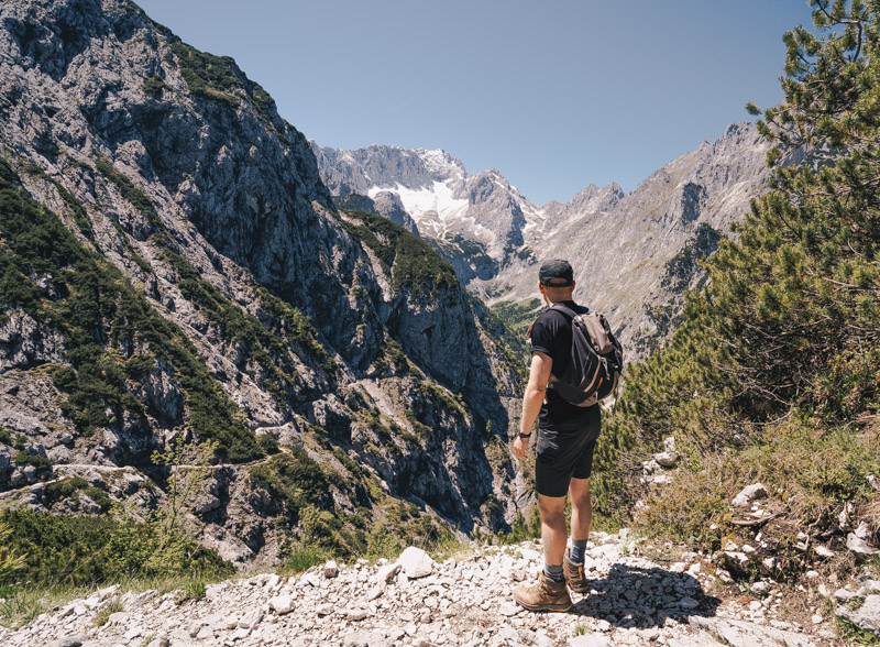 Wandern bei Garmisch-Partenkirchen: Höllentalklamm und Hupfleitenjoch