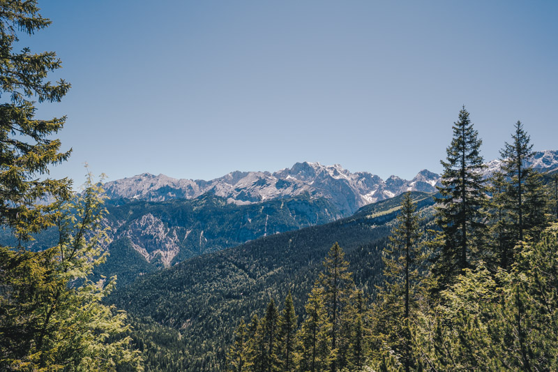 Wandern bei Garmisch-Partenkirchen: Höllentalklamm und Hupfleitenjoch