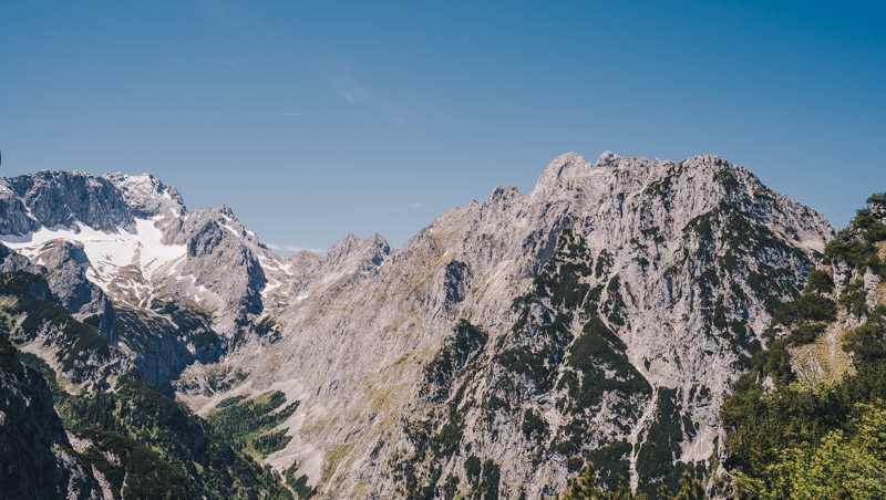 Wandern bei Garmisch-Partenkirchen: Höllentalklamm und Hupfleitenjoch