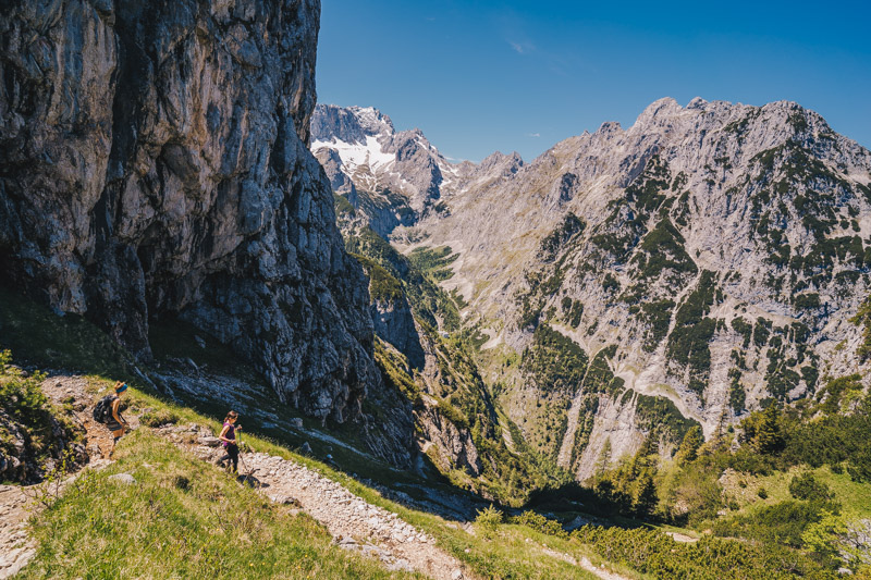 Wandern bei Garmisch-Partenkirchen: Höllentalklamm und Hupfleitenjoch